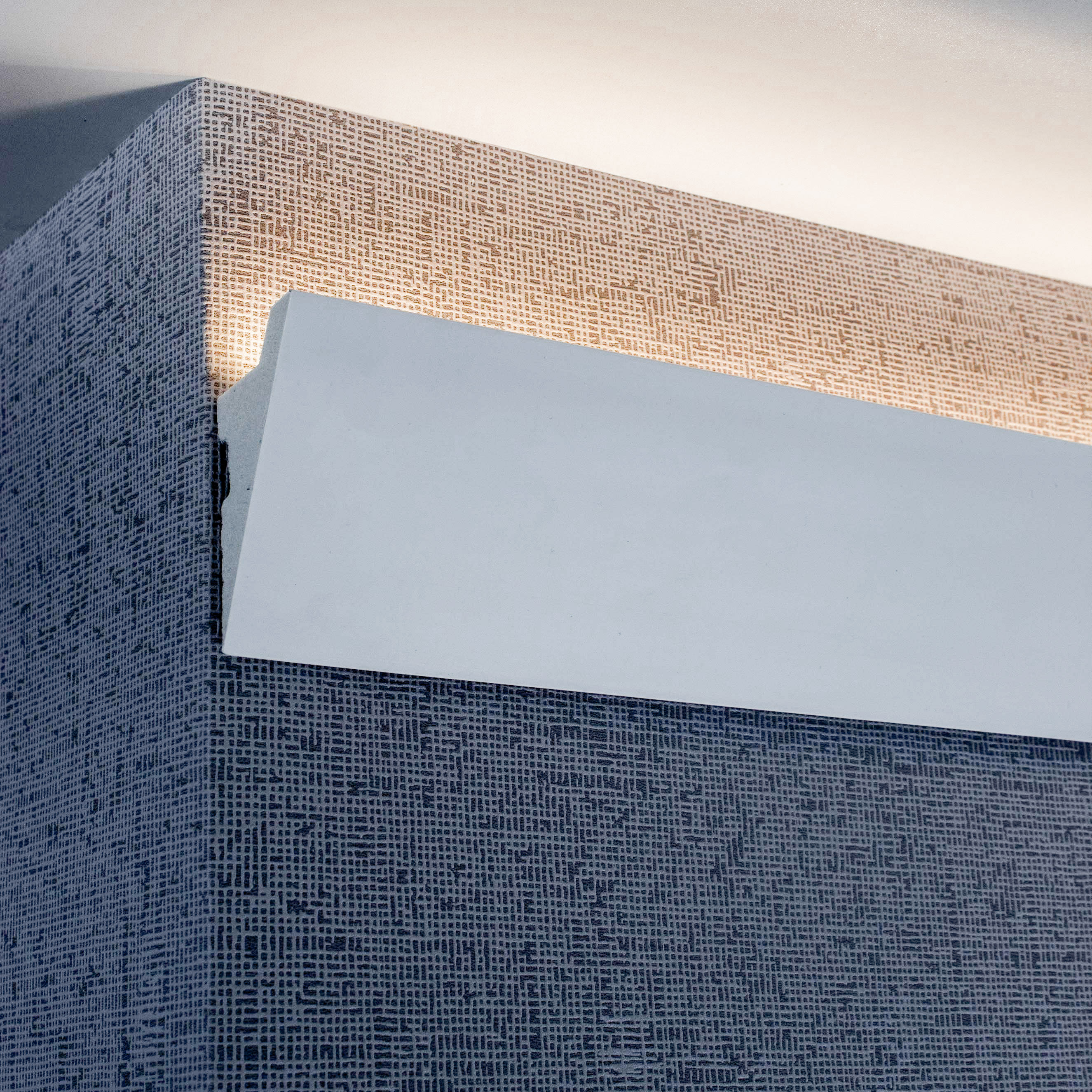 PROVISTON Licht Stuckleiste Kunststoff Weiß | 38 x 70 x 2000 mm moderne Lichtleiste für die Decke
