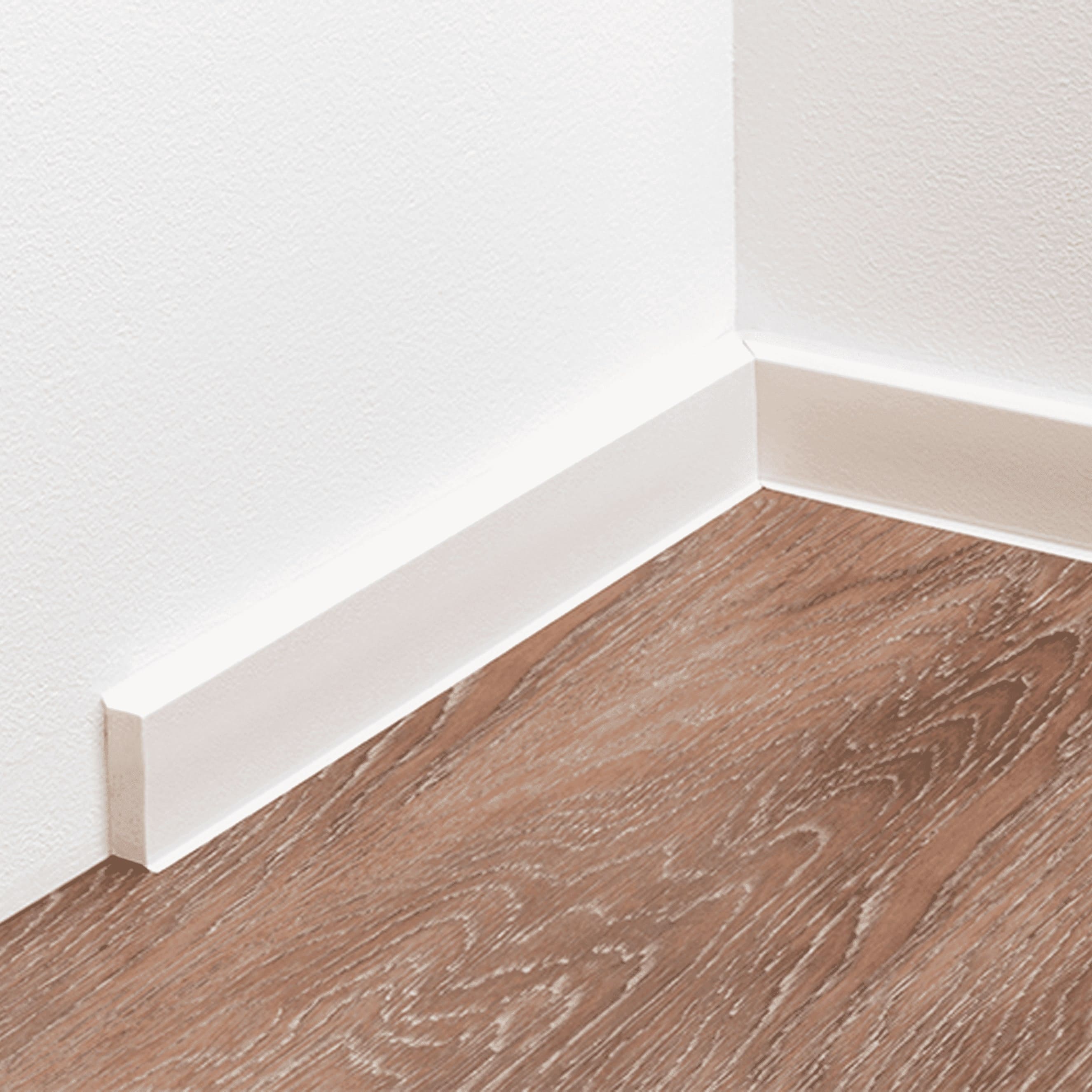Innenwinkel Sockelleiste Savona weiß 40 x 13 mm durchgefärbte Weichlippe