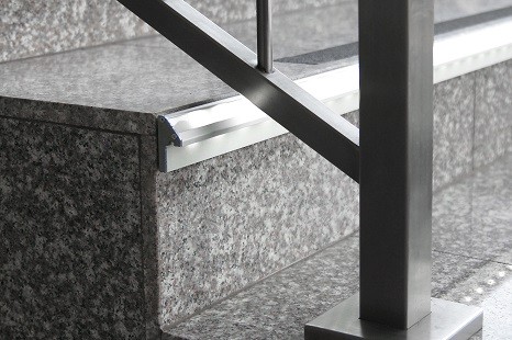 raumbeleuchtung_led_aluminium_treppenprofil