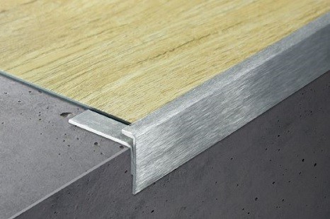 metallkante_treppe_edelstahlprofil_messingprofil